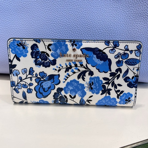 Kate Spade Madison Vase Floral Large Slim Bifold Wallet
Blue Multi
NWT - Picture 8 of 16